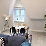 شقة Town Hall Lofts,